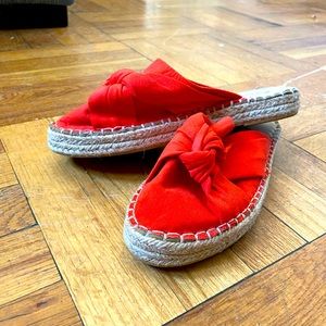 Cute Mules Sandals for the summer! Size 6. Fits Size 5 or 5 1/2.